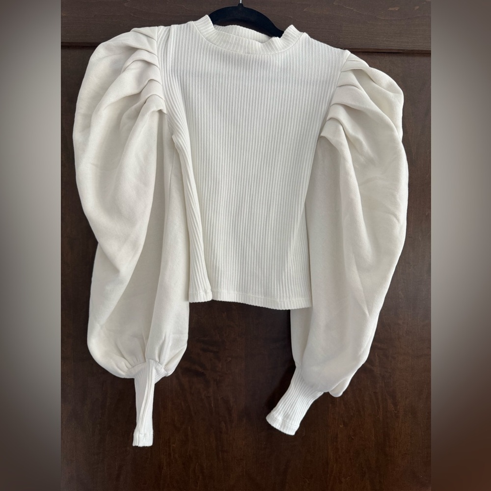 NWOT Ollari Rib Knit Puff Sleeve Top